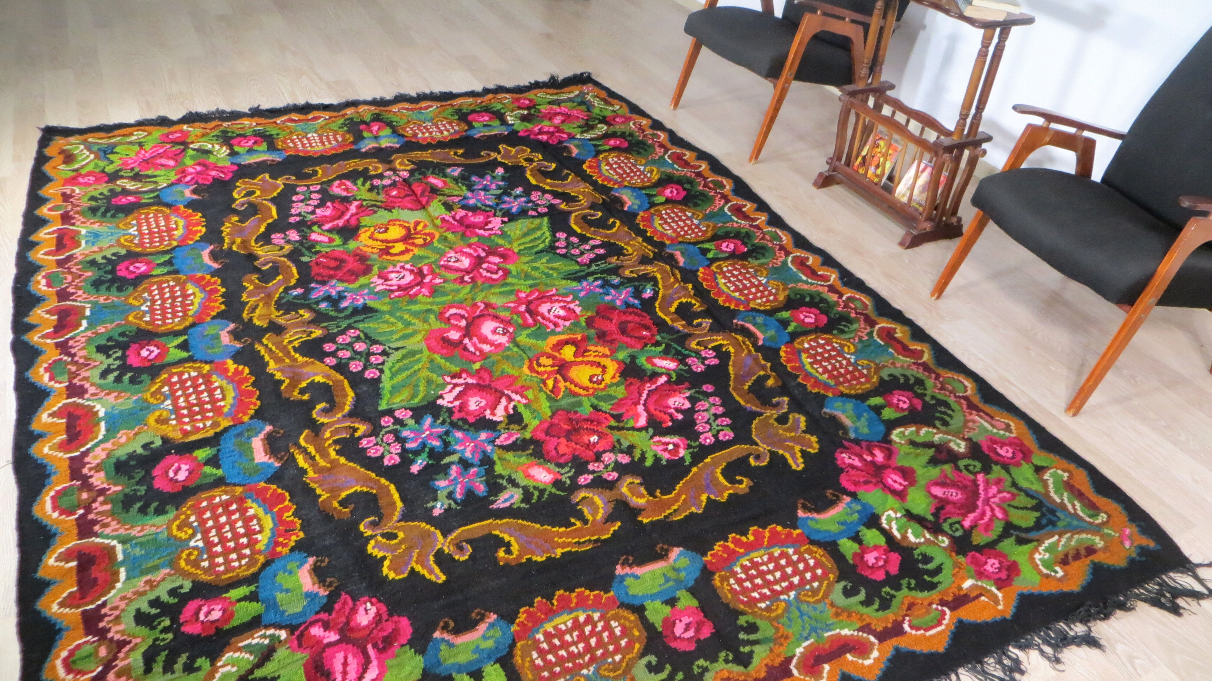 Moldovan carpet 213 cm x 279cm