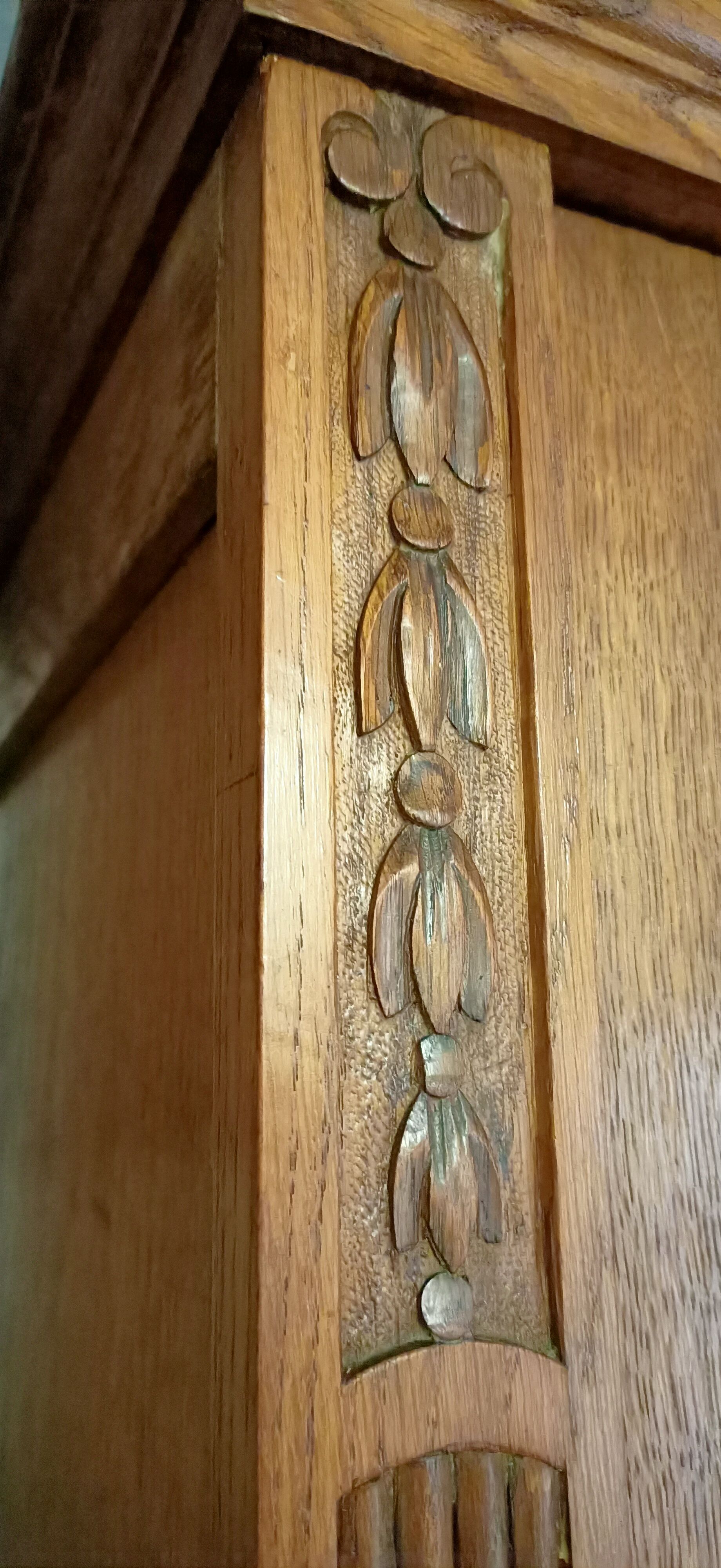 2-door old mirror cabinet