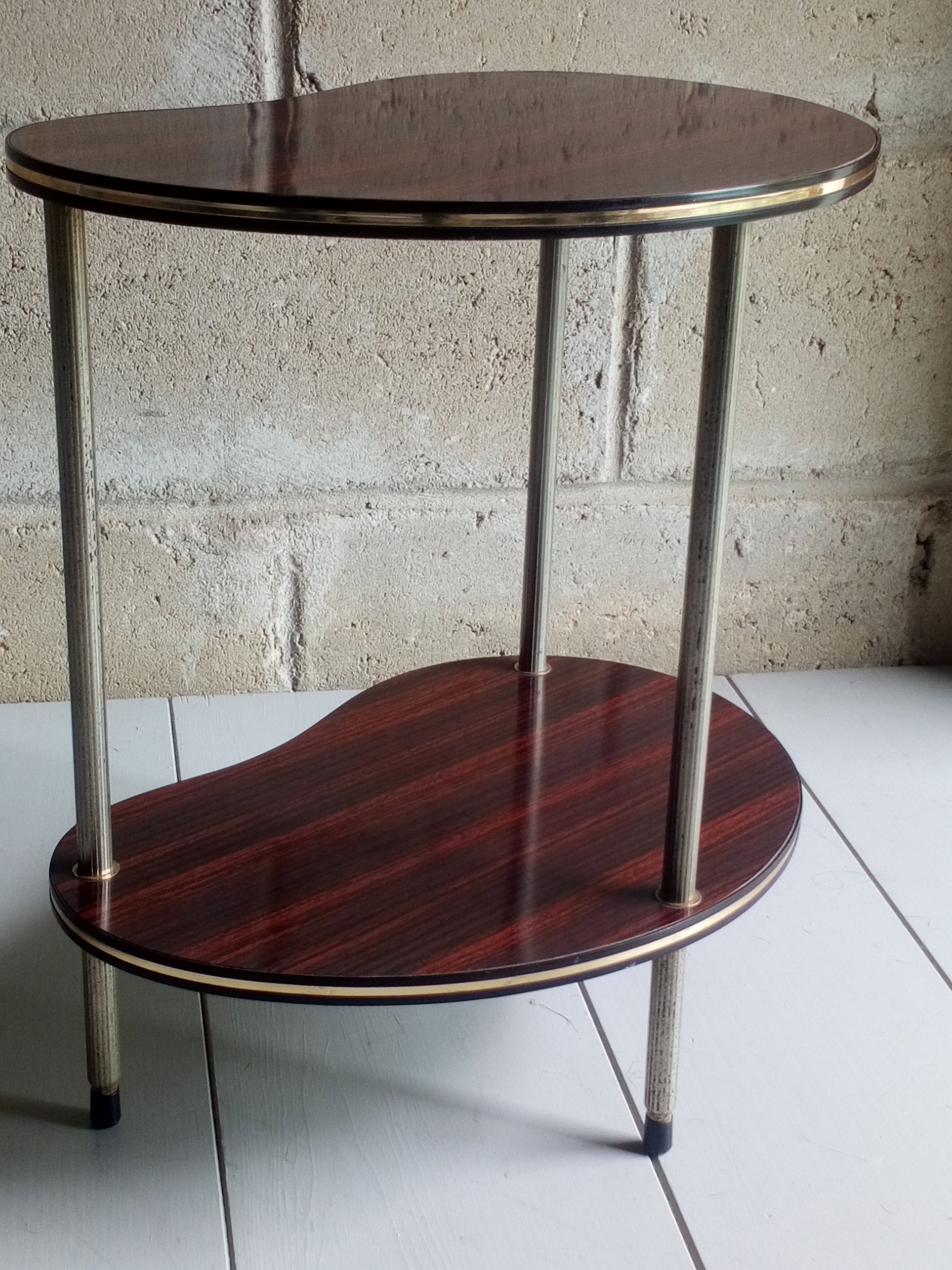 Table d'appoint forme haricot tripode en formica