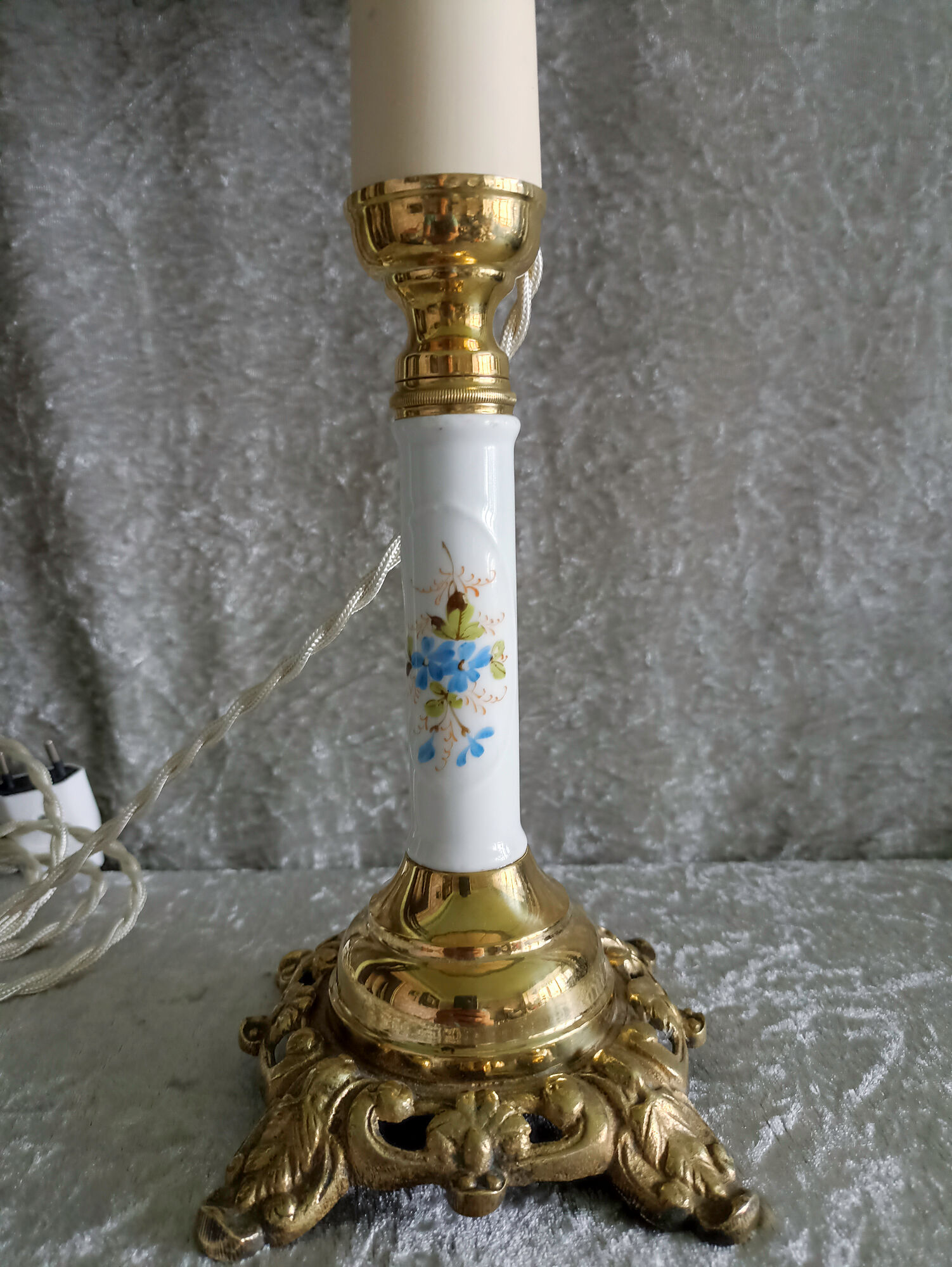 Antique lamp in bronze and ceramic