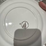 Set of 8 flat plates, 8 deep plates and one L’amandinoise vegetable dish.