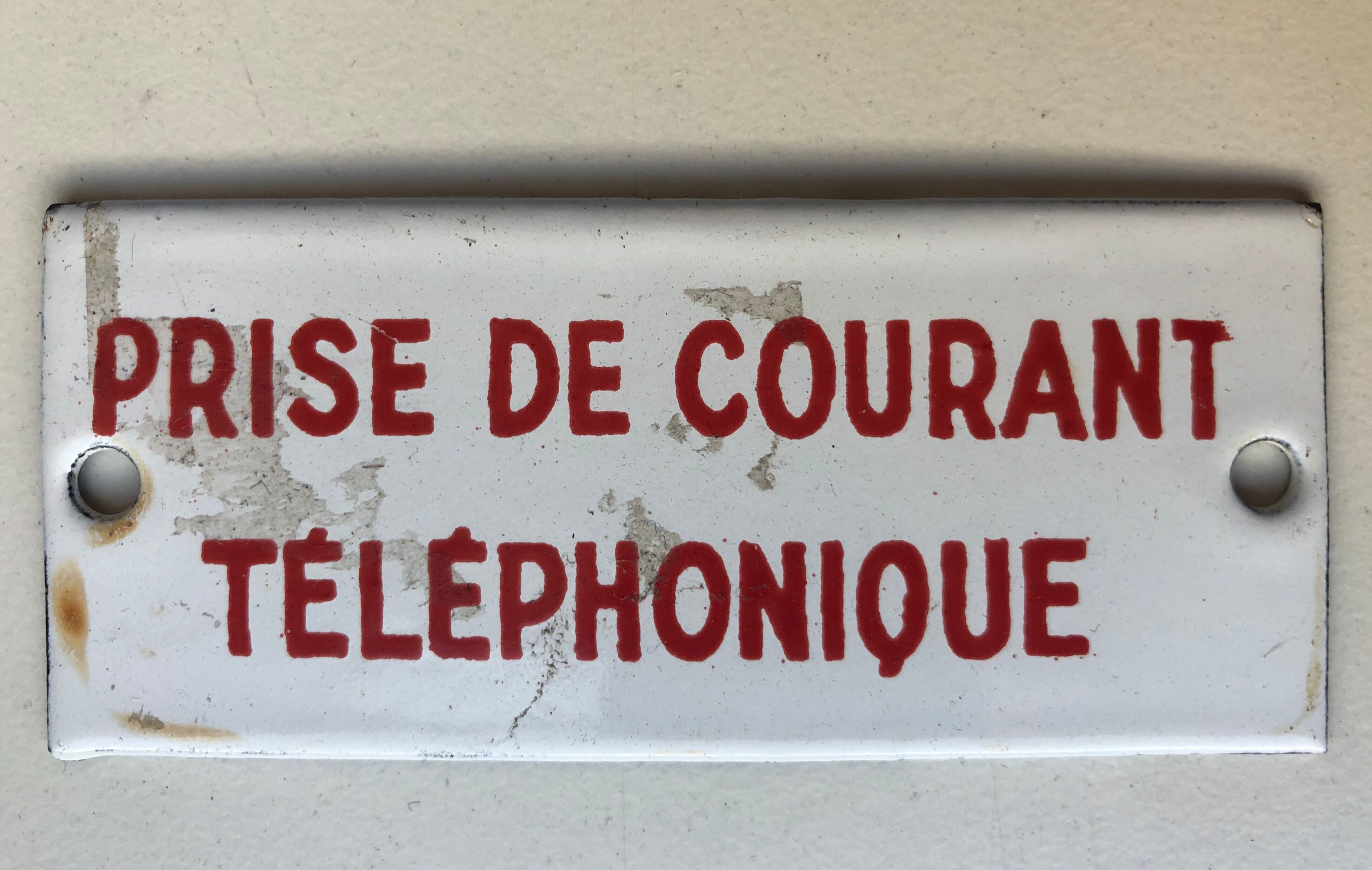 Small enamelled plate old White phone power socket