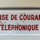 Plaque émaillée ancienne Prise de courant téléphonique blanche