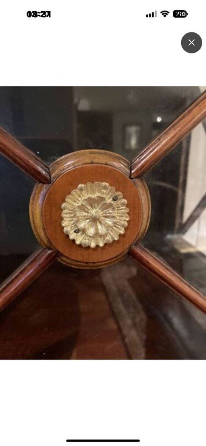 Élégant buffet vitrine de style Directoire en fruitier, début XIXe siècle