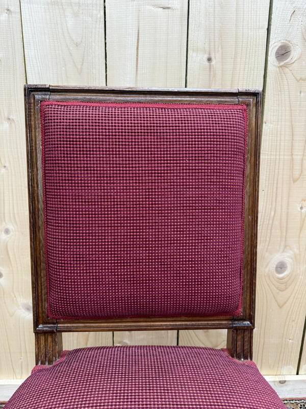 Suite de 6 chaises de style Louis XVI dossier carré