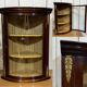 Vitrine d'angle murale anglaise en acajou des années 1950