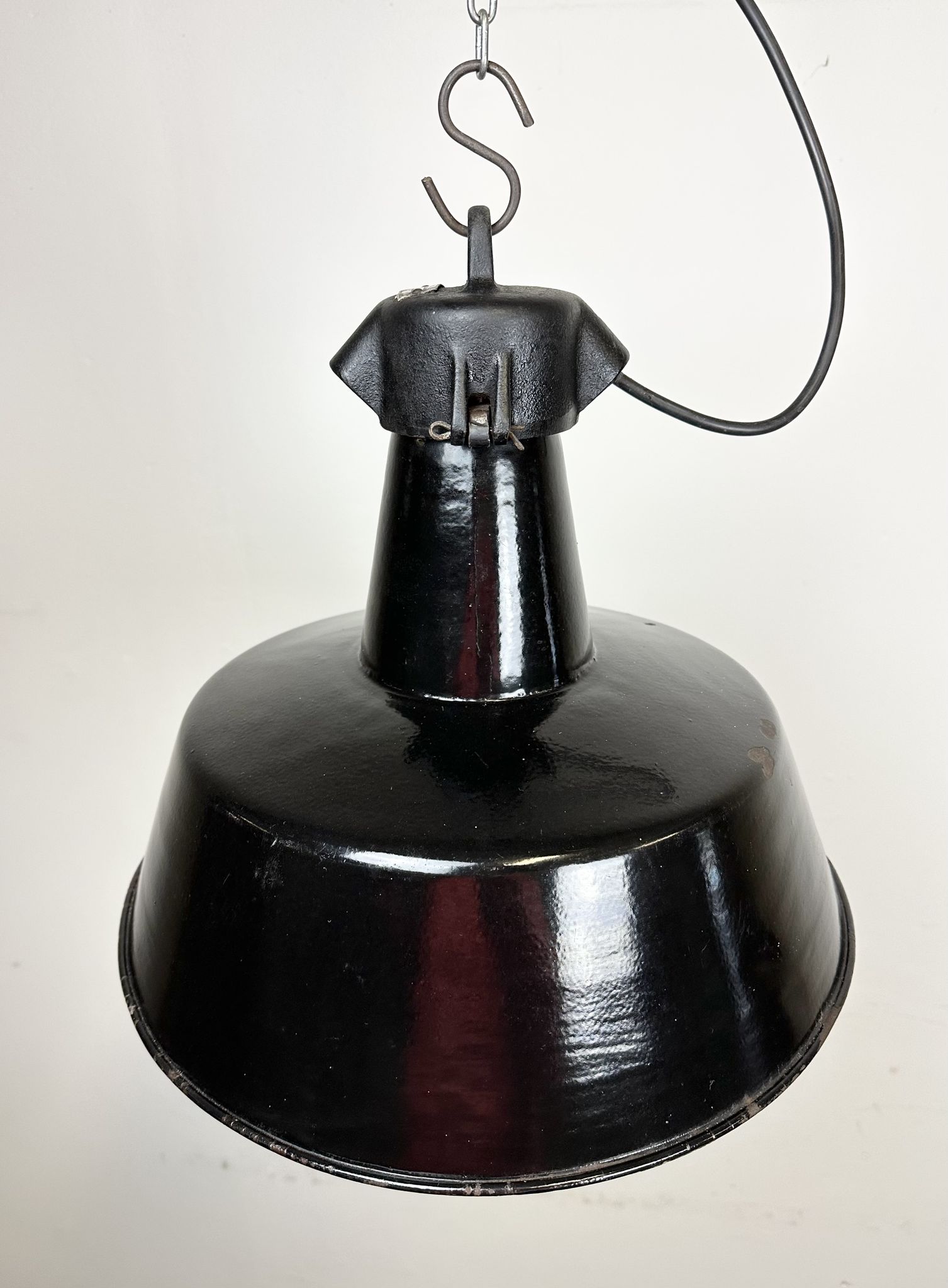 Industrial black enamel factory lamp with cast iron top, 1960s