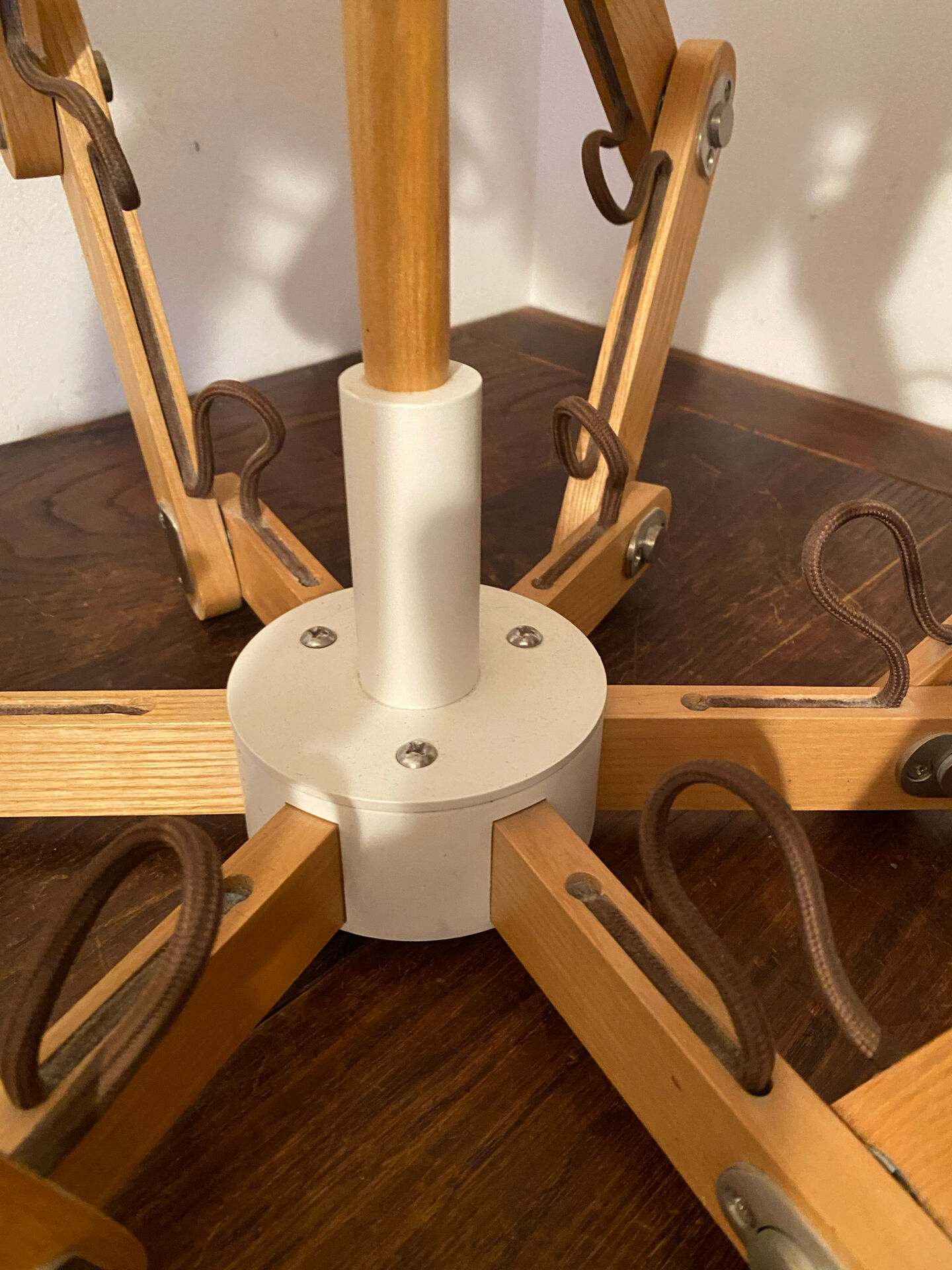 Lustre scandinave avec bras articulés