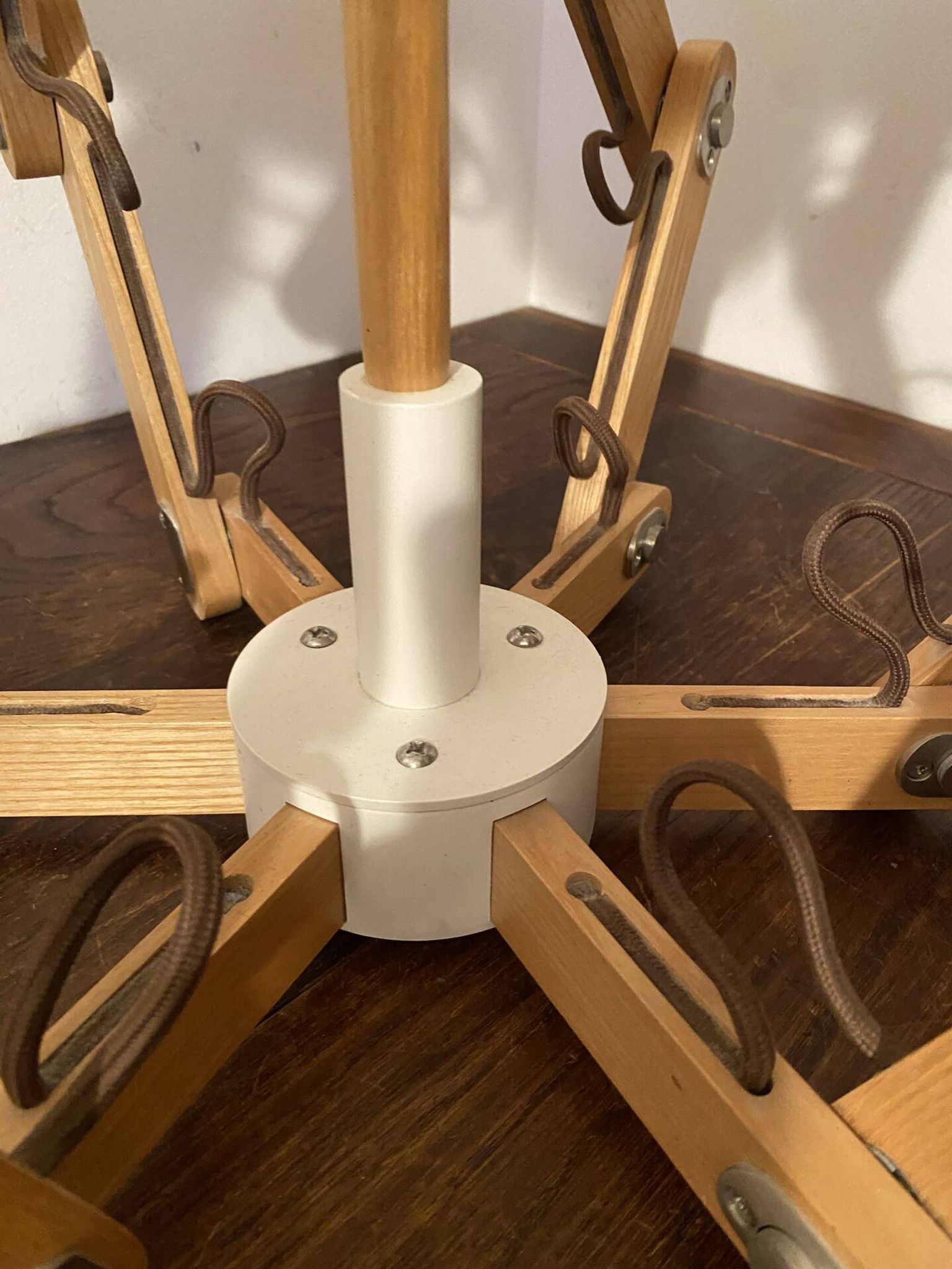 Scandinavian chandelier with articulated arms
