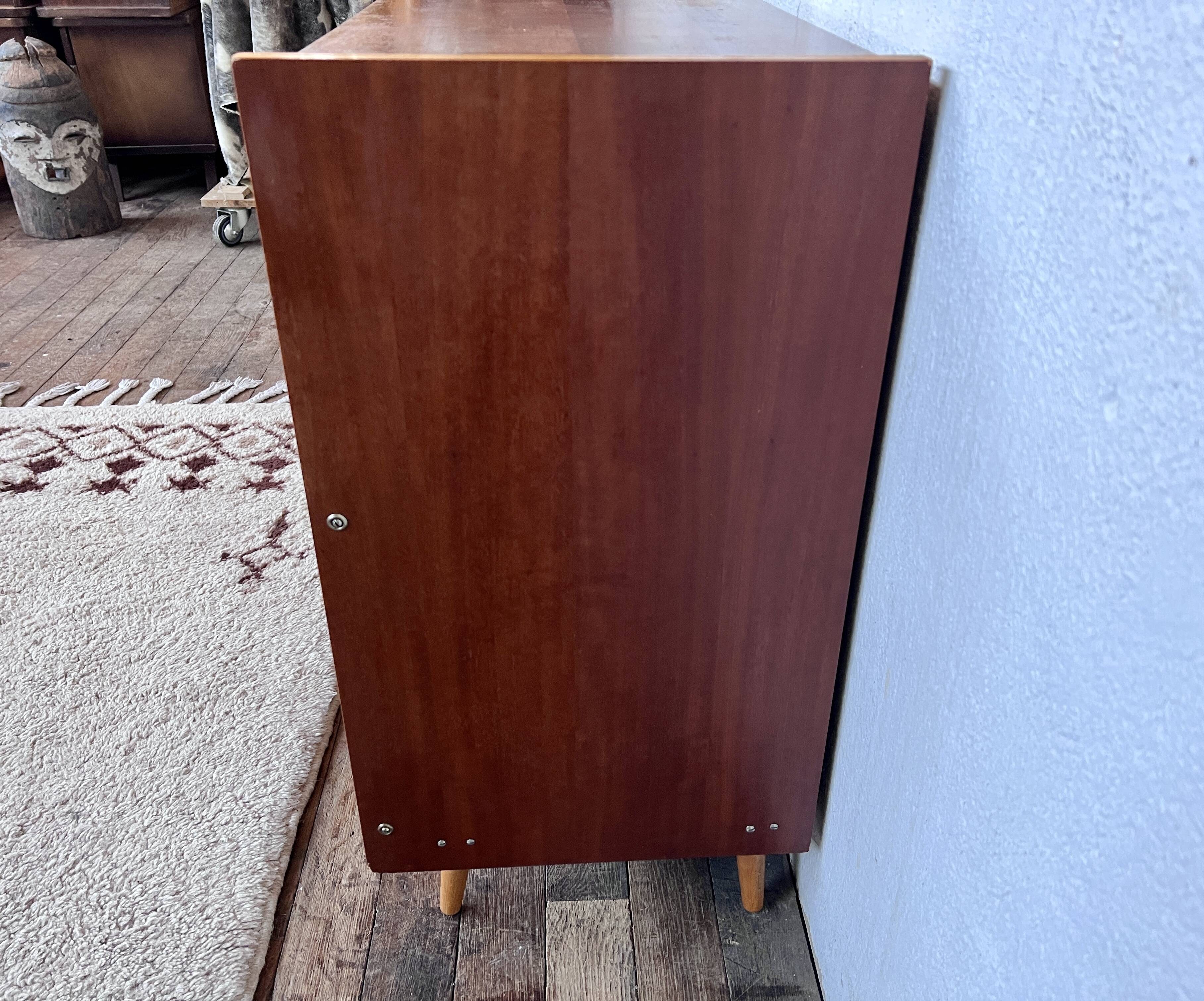 Two-color shoe furniture from the 50s with compass feet