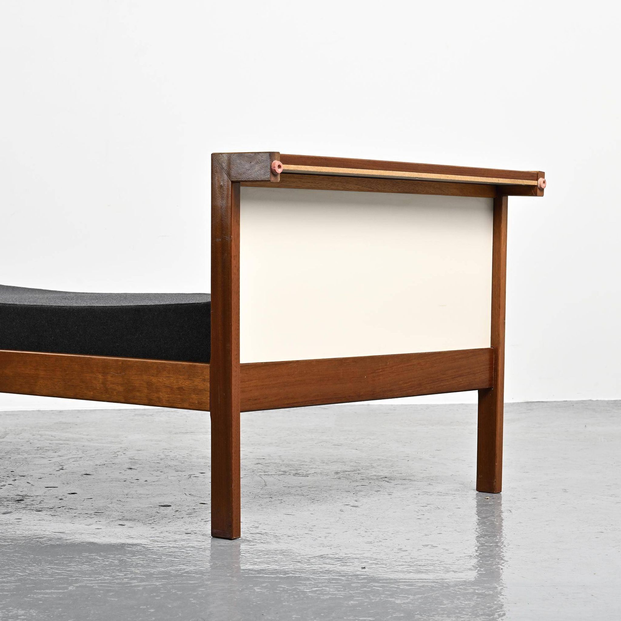 Lit en acajou à système Tigette par André Sornay, vers 1960
