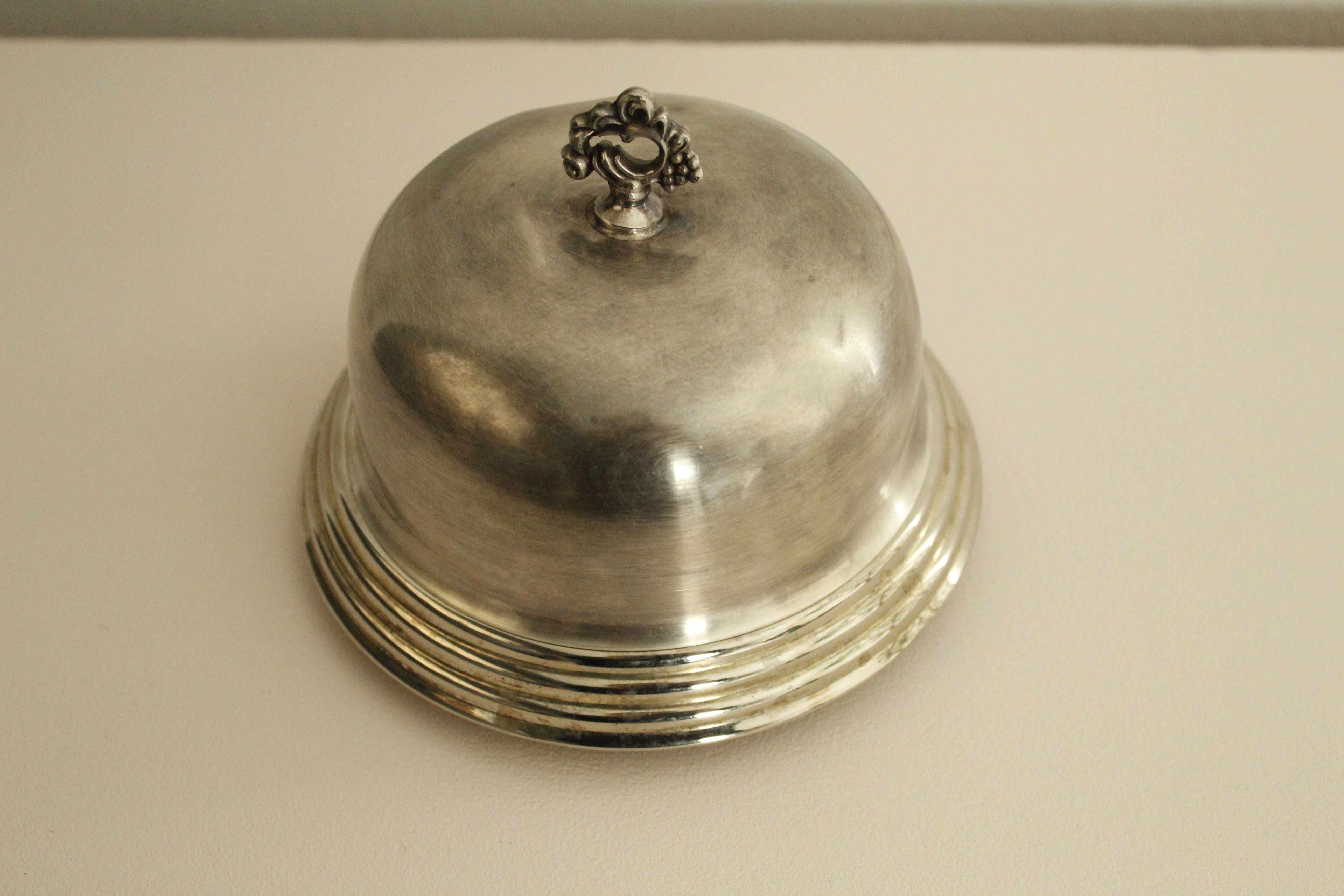 Round butter dish with bell - glass and metal