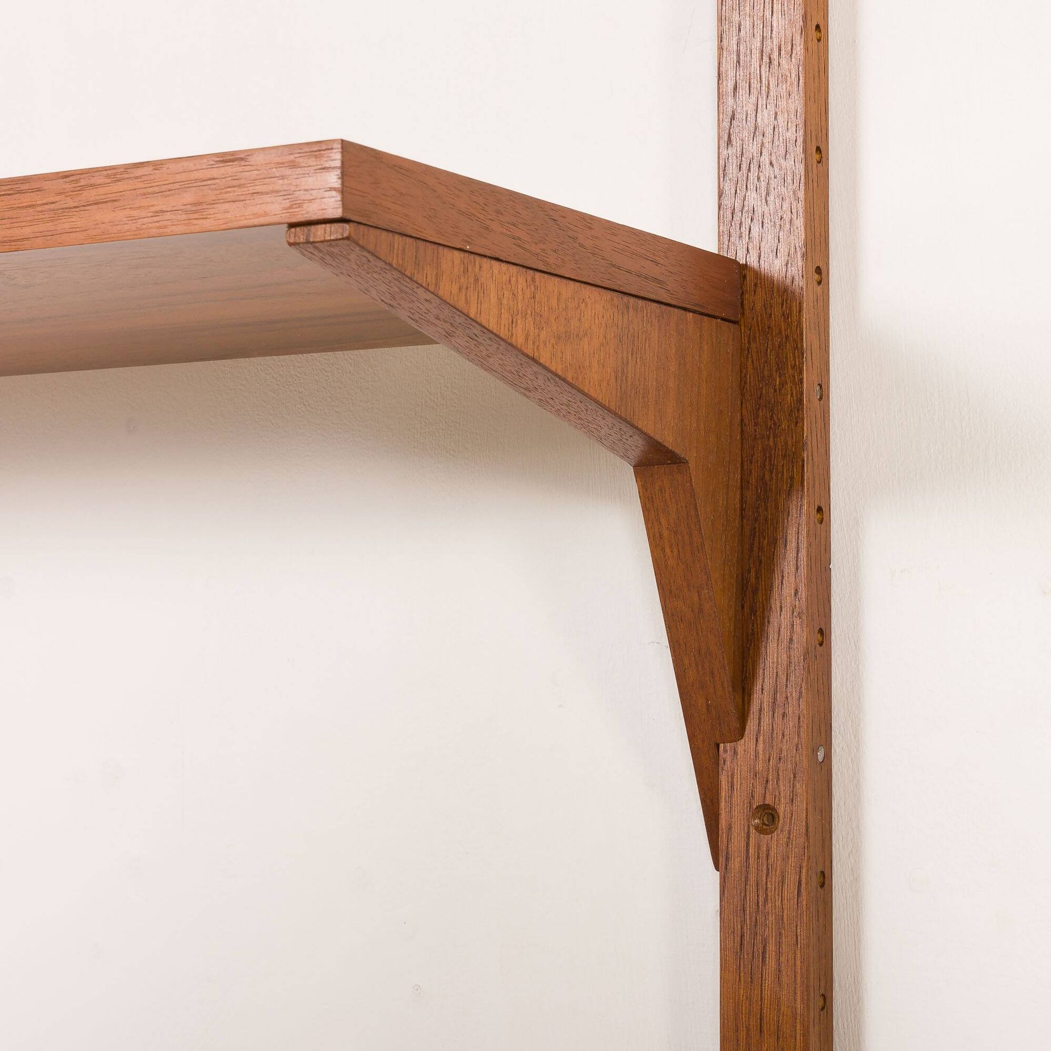 Danish mid-century walnut shelving unit in the style of Poul Cadovius, 1960s