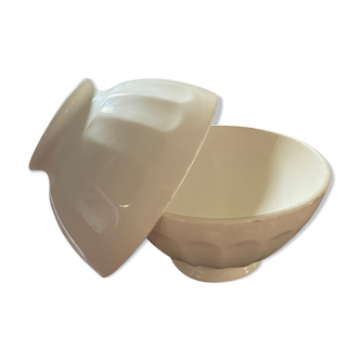 Ribbed old bowls.
