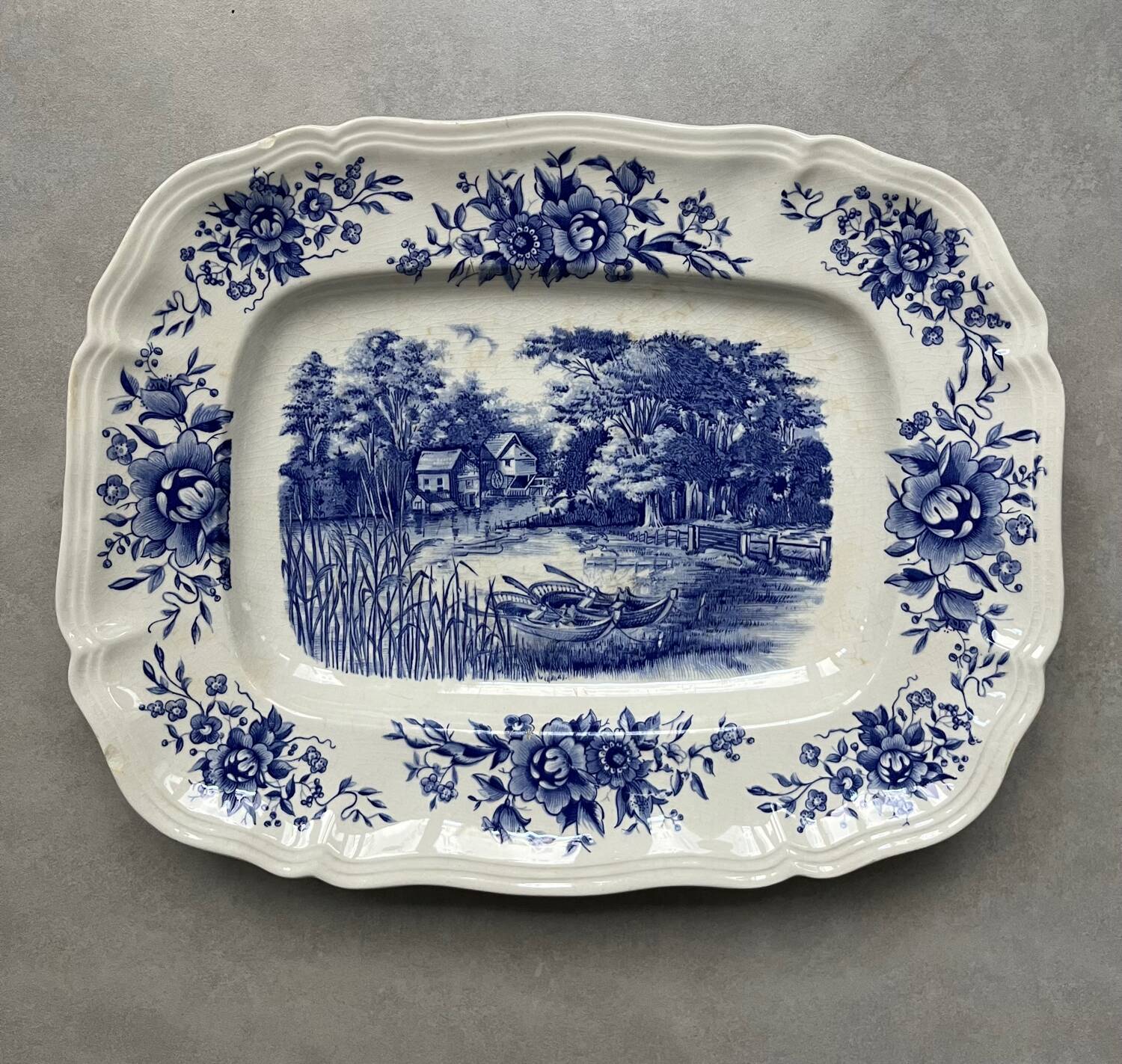 “Romantic” Sarreguemines serving dish
