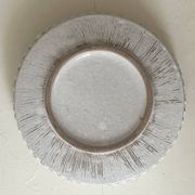 Grand saladier en céramique émaillée blanc à décor incisé
