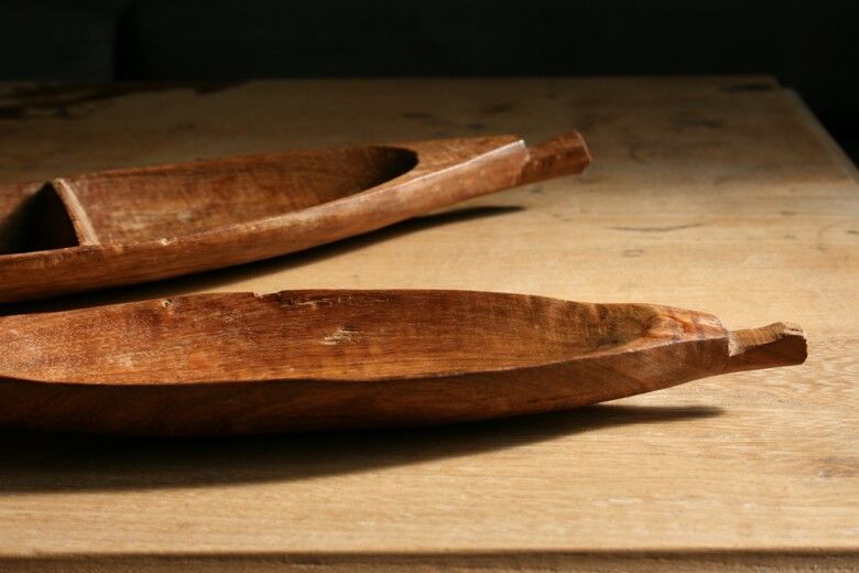 Ethnic dishes in exotic wood