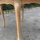 Table ronde extensible ovale style Louis XV rénovée en bois brut