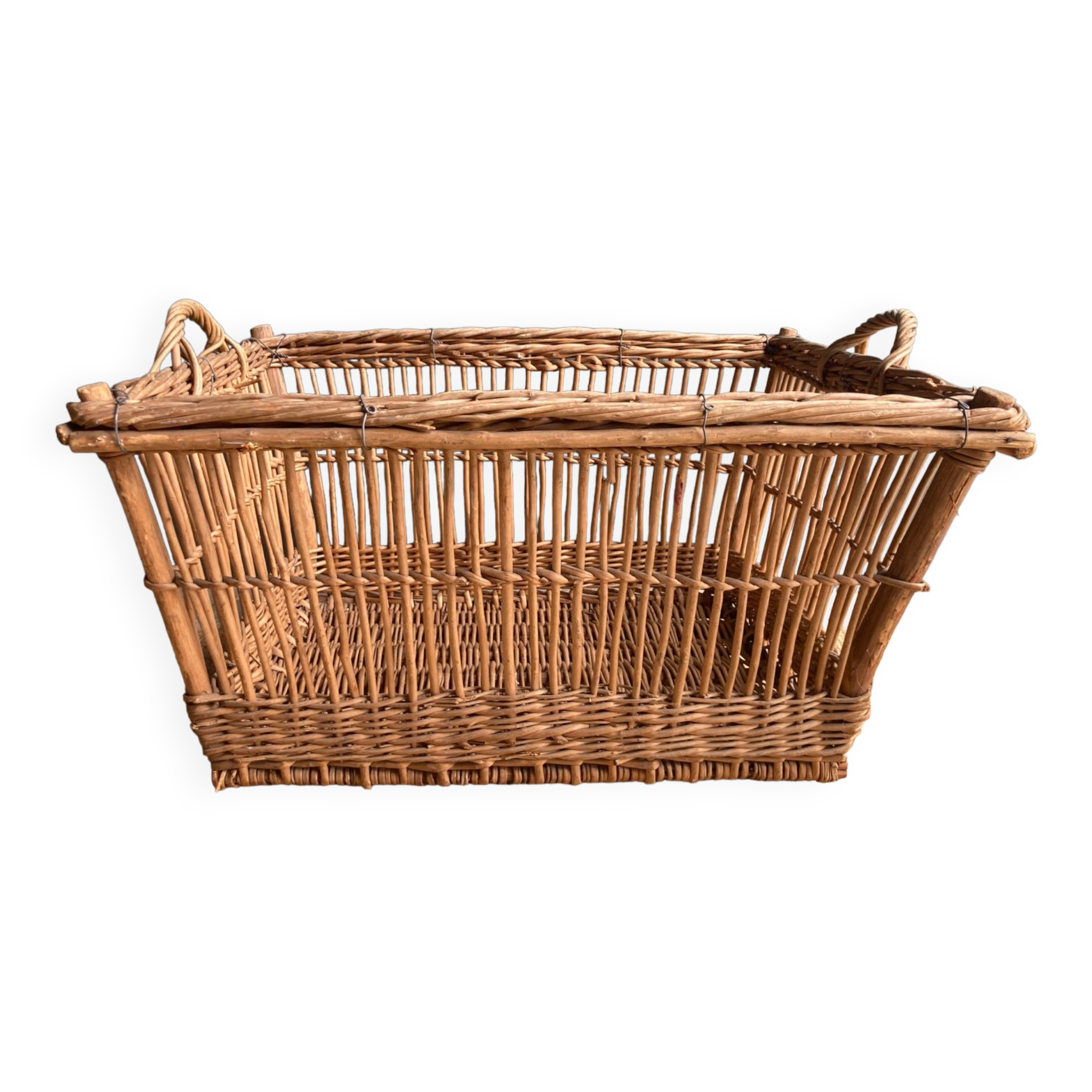 Wicker laundry basket