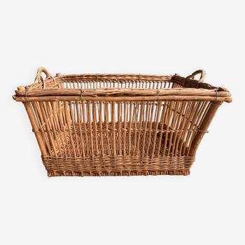 Wicker laundry basket