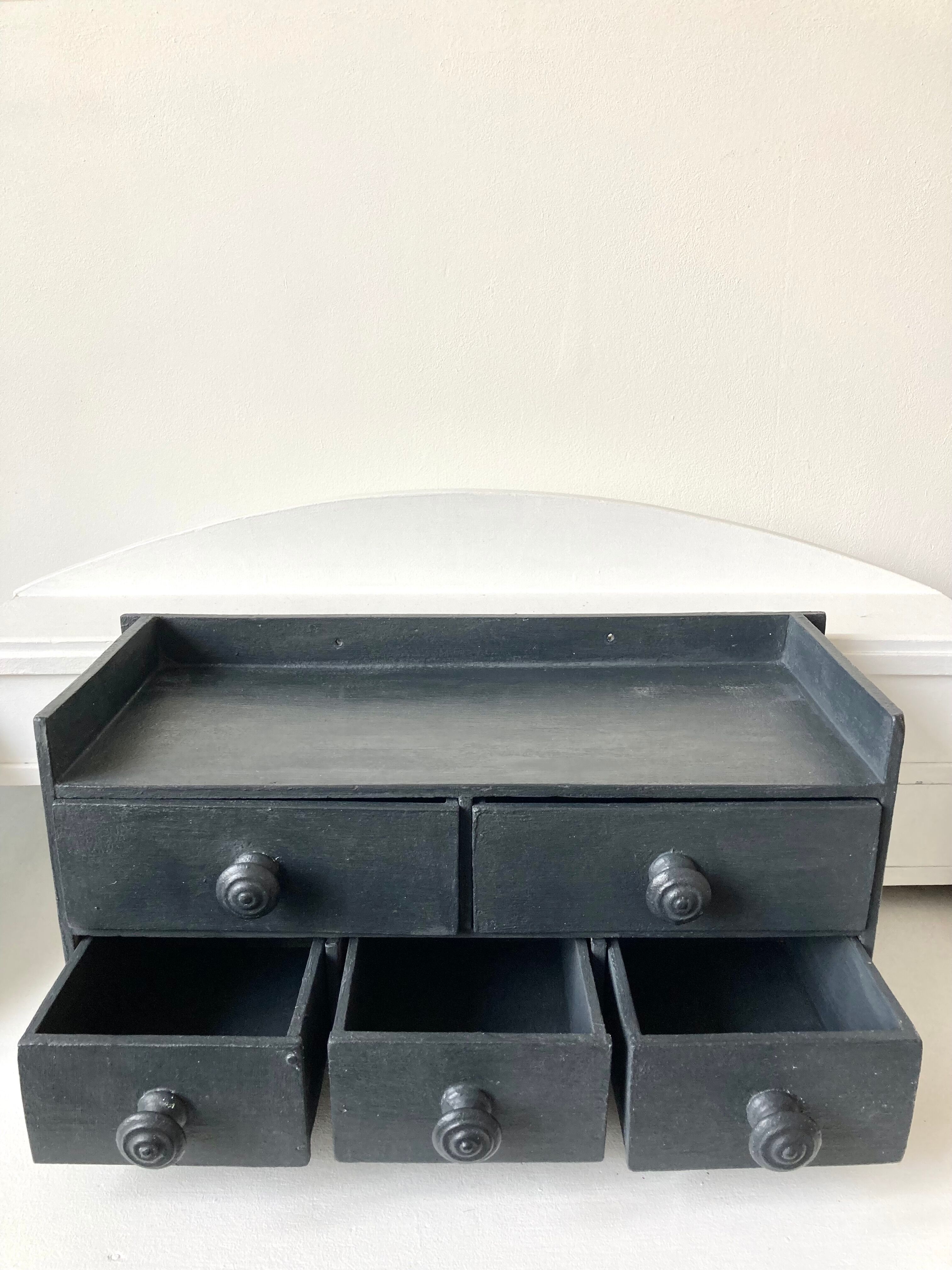 Drawer shelf with lockers