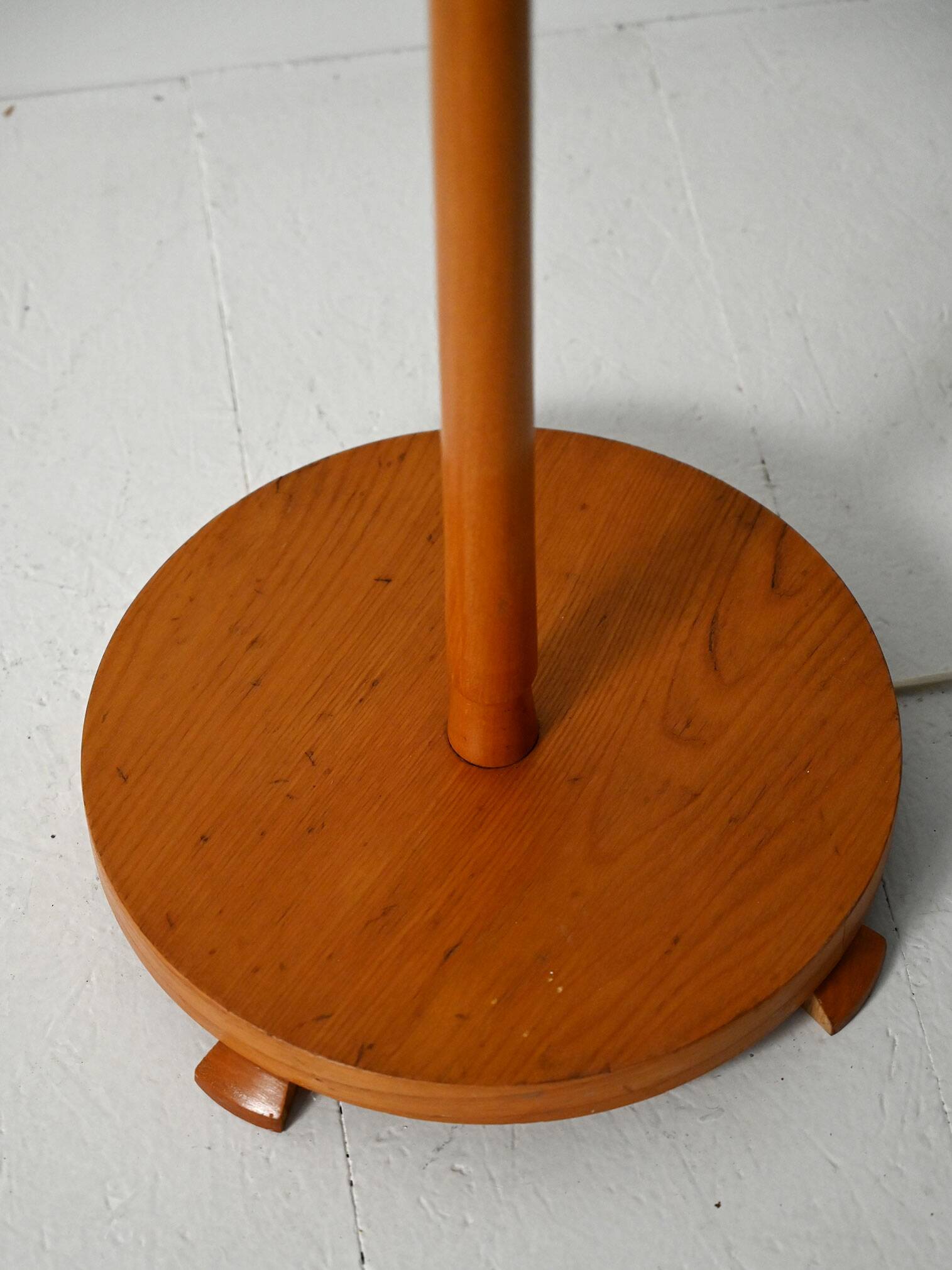 Lampadaire scandinave de style Mid-Century en chêne et métal