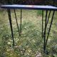 Table basse vintage en fer forgé et carreaux Procéram, motif oiseau