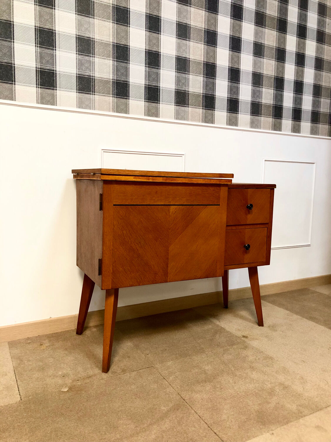 Scandinavian storage unit