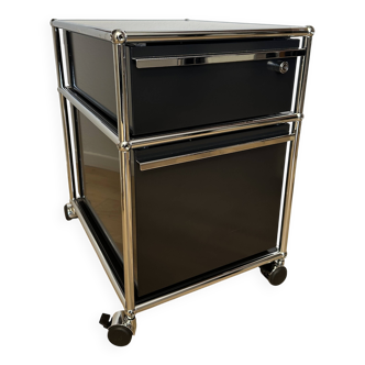 USM Haller wheeled caisson in Graphite Black