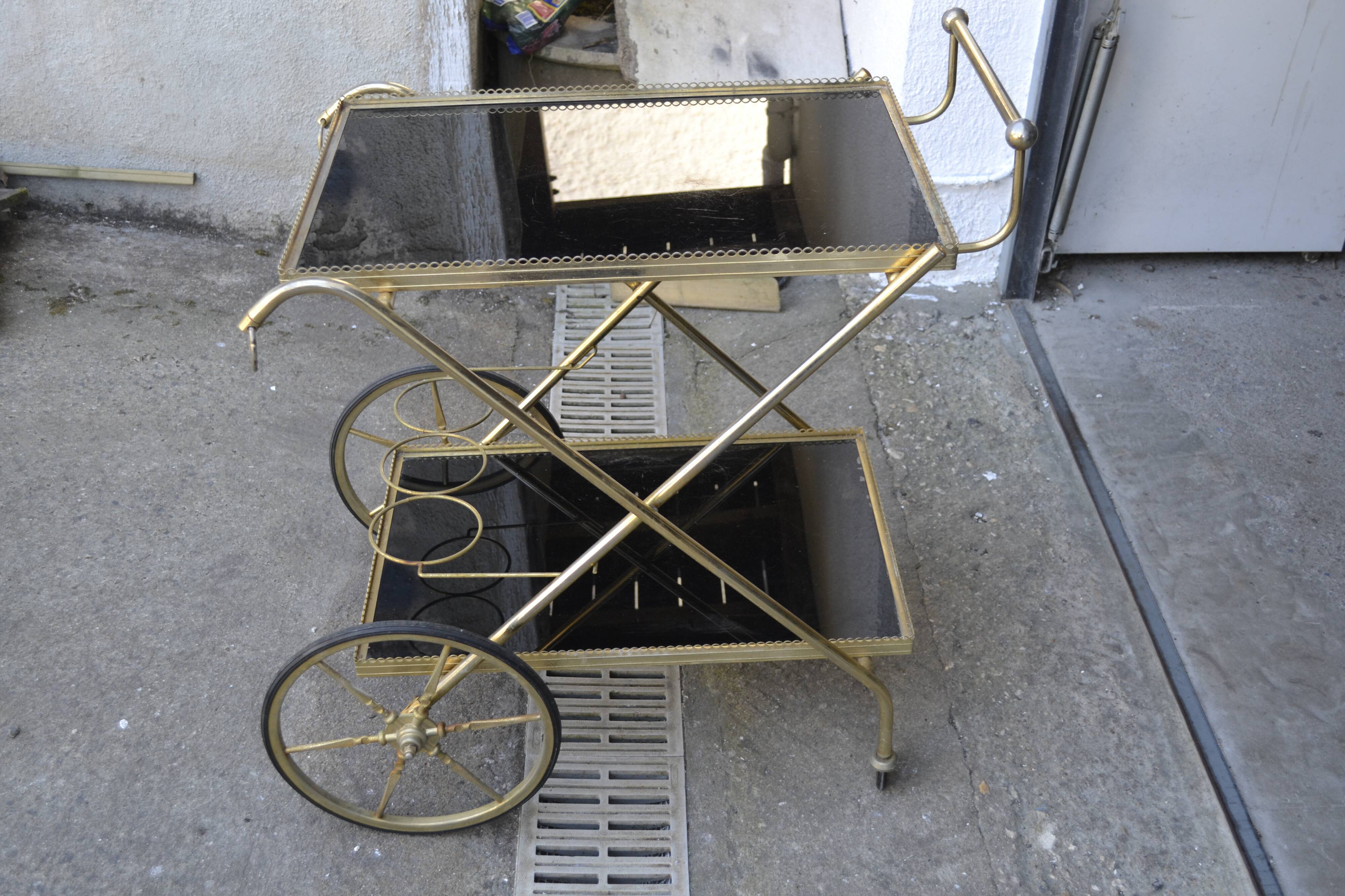 Rolling cart in brass and smoked glass
