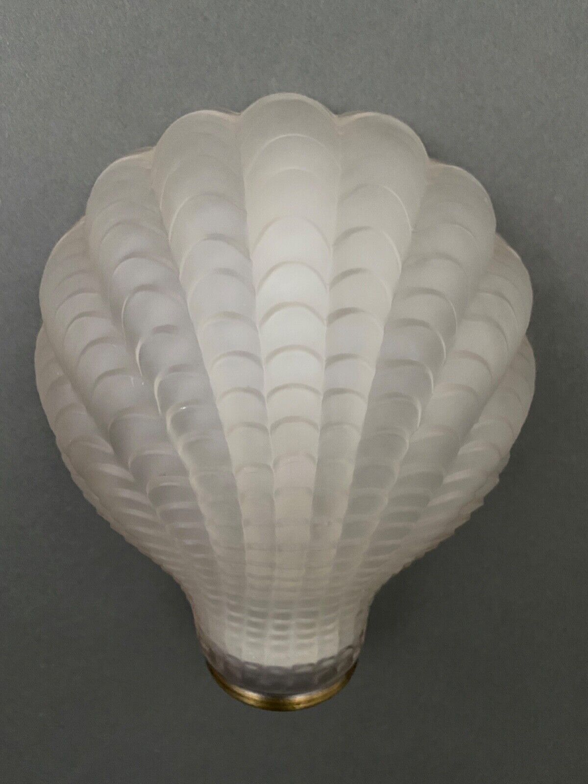 Wall lamp in frosted glass Art Deco 1950 scallop shell