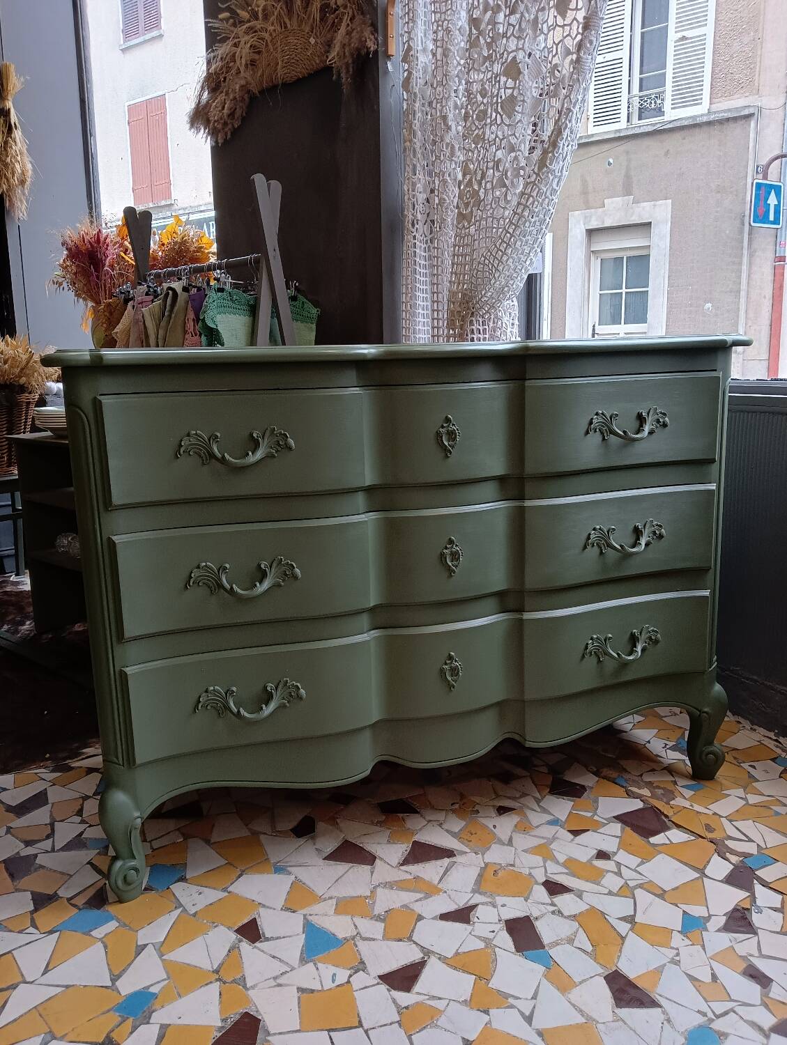 Crossbow chest of drawers