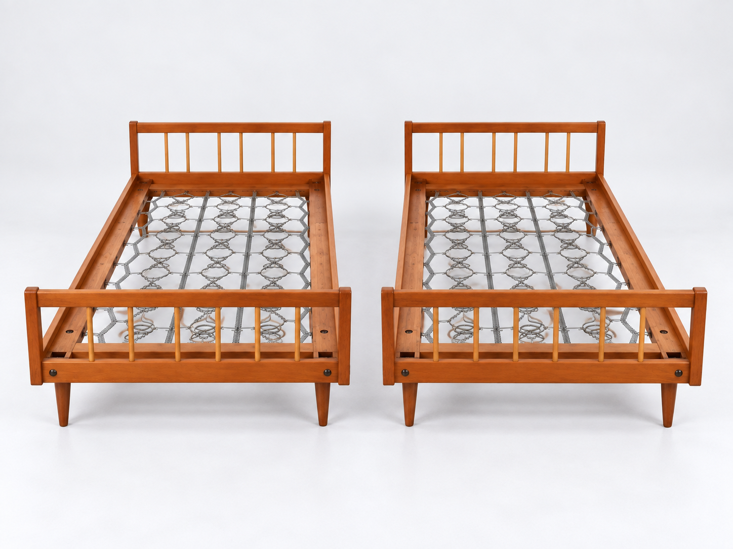 Vintage design daybed from the 1960s (2 available)
