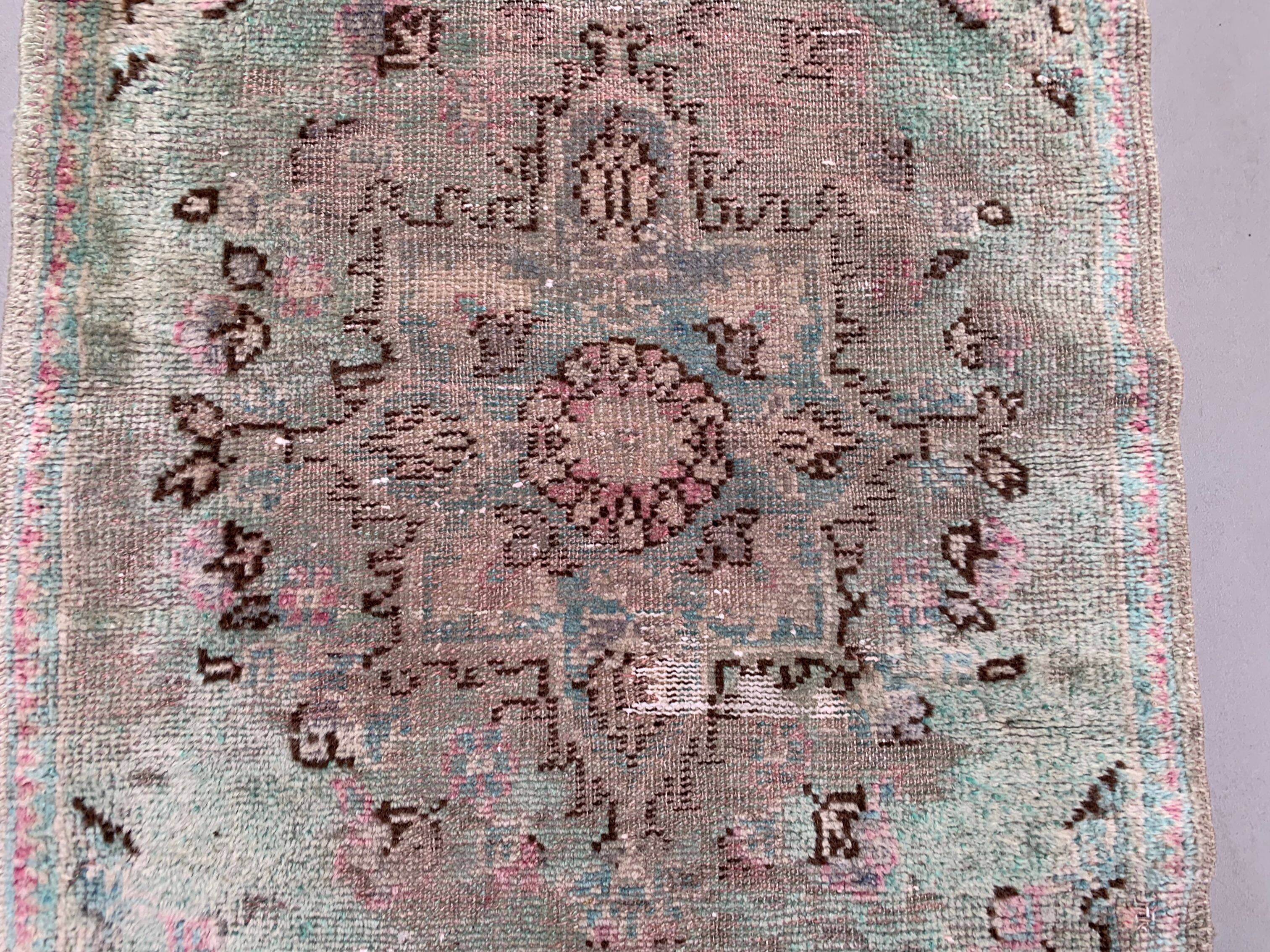 Vintage Turkish Oushak Rug 106x66 cm shabby carpet Ushak Region Small