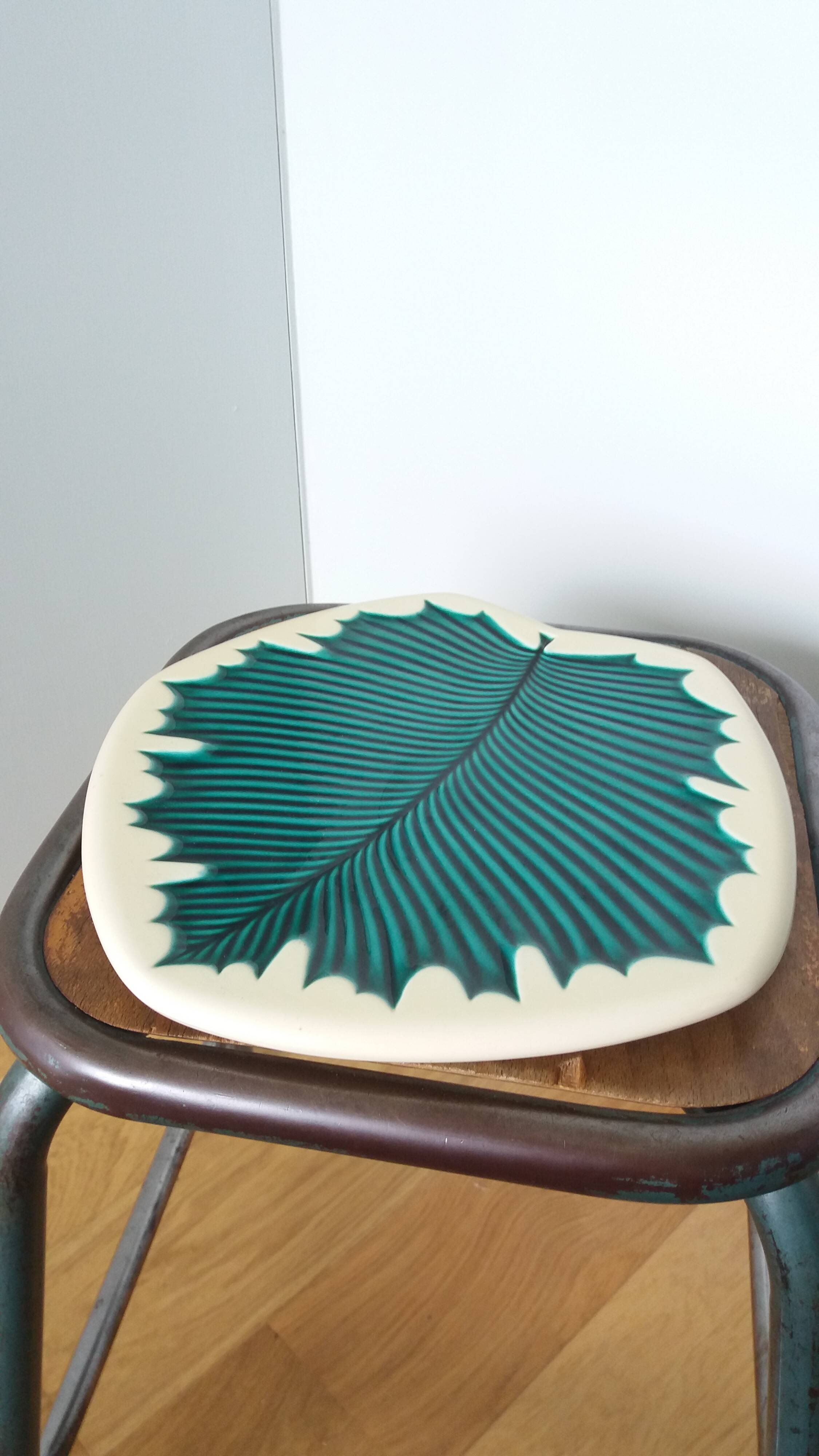 Verceram model 4675 leaf plate from the 1950s.