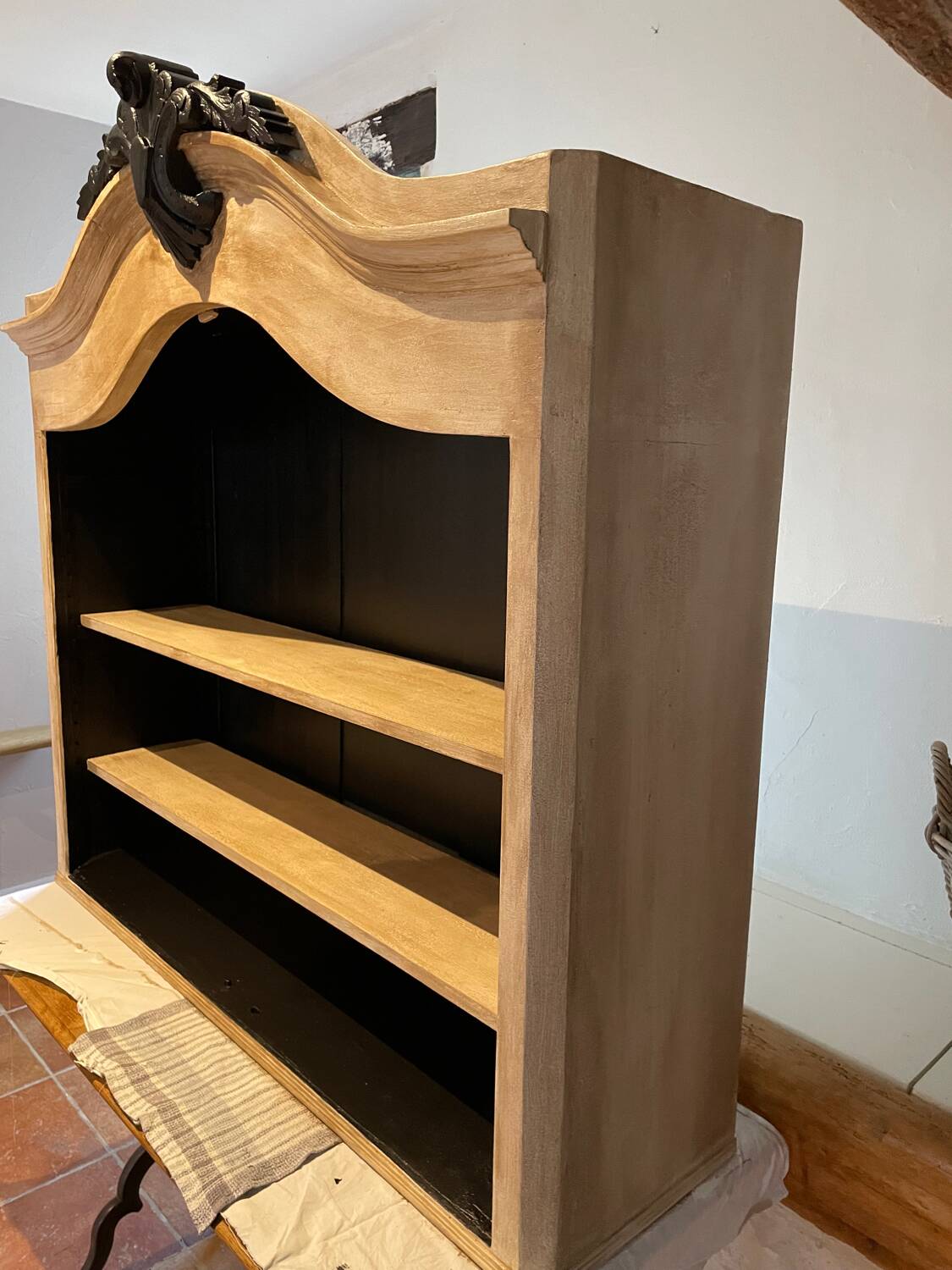 Wall-mounted dresser