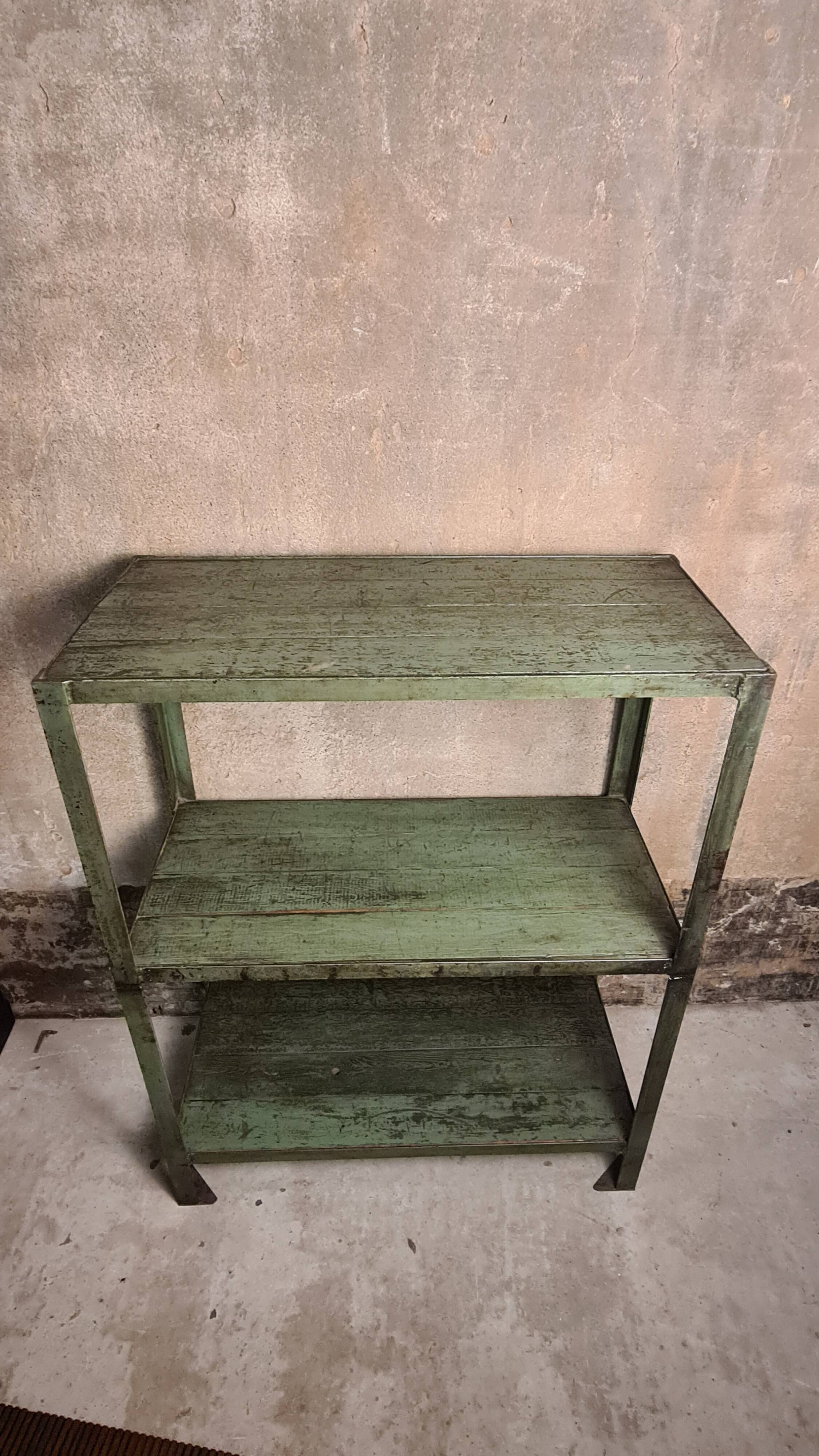 Étagère d'atelier