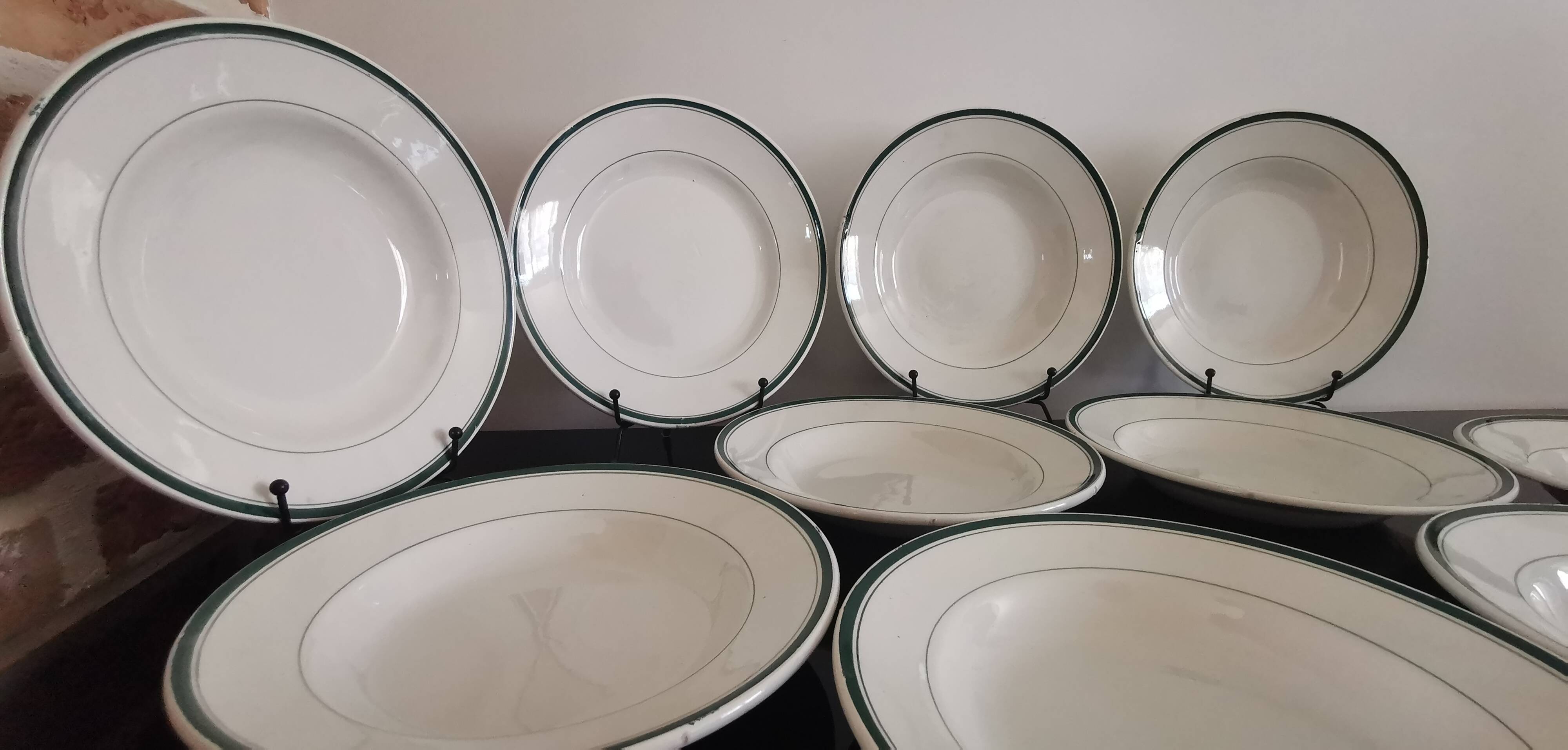 10 deep plates Moulin Des Loups Hamage green border