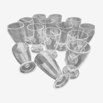 14 verres asymétriques de Christophe Pillet pour Badoit