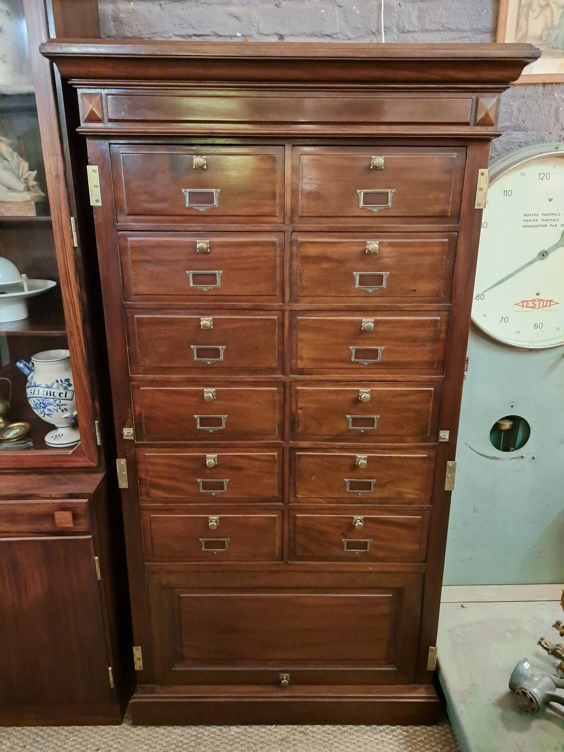 Meuble de notaire à clapets en acajou