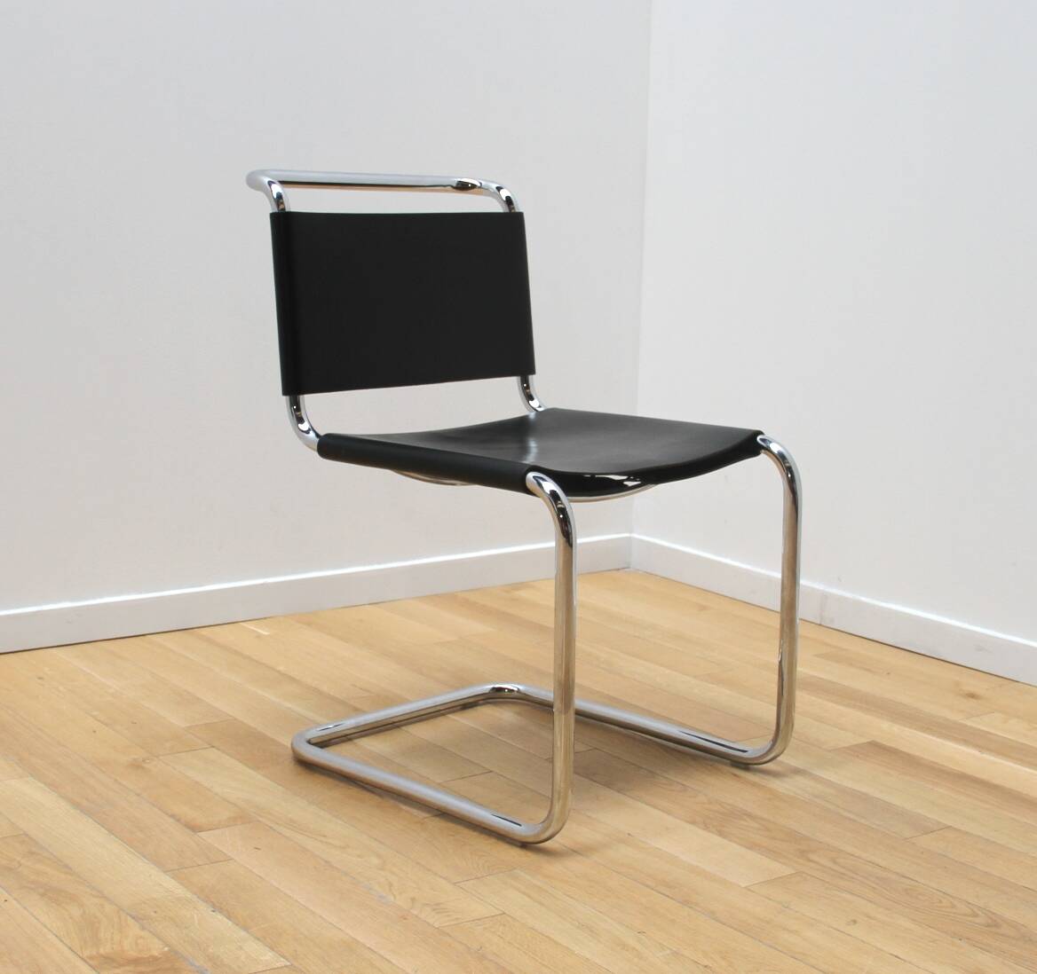 B33 chair, Marcel Breuer