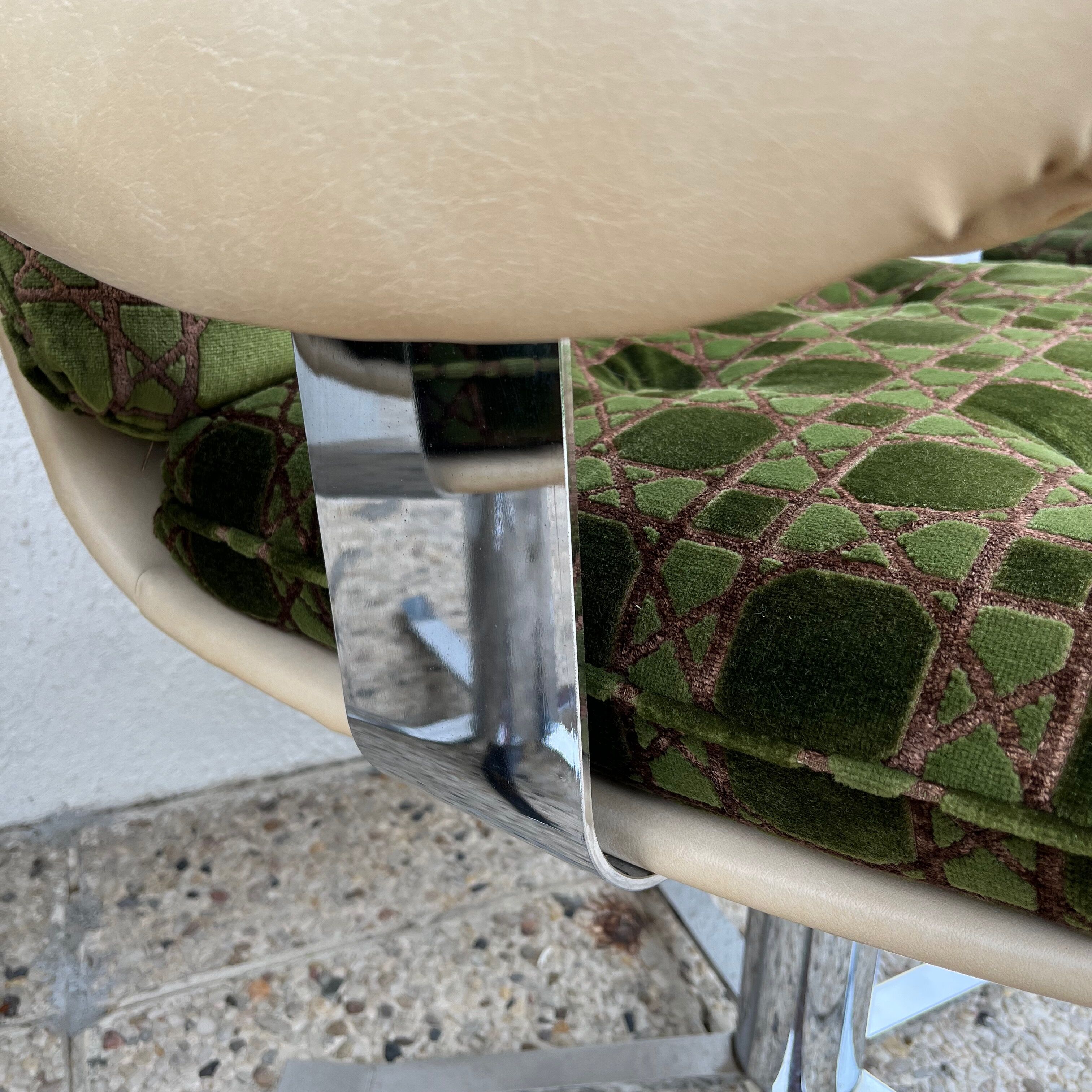 Set of two swivel chairs