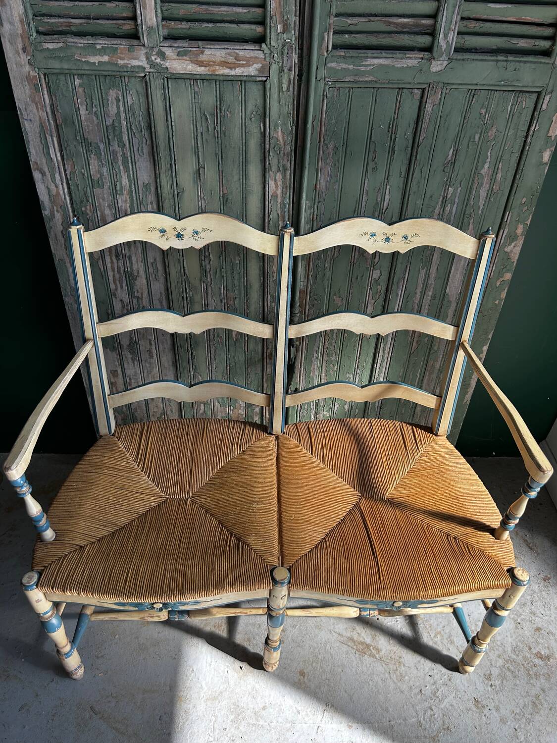 Antique hand-painted Provençal radassier – Straw seat