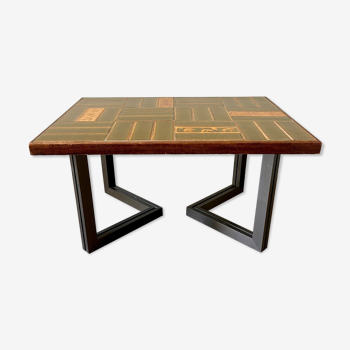 Coffee table in glazed ceramic, wood and metal ☐ 86.5 x 66 cm