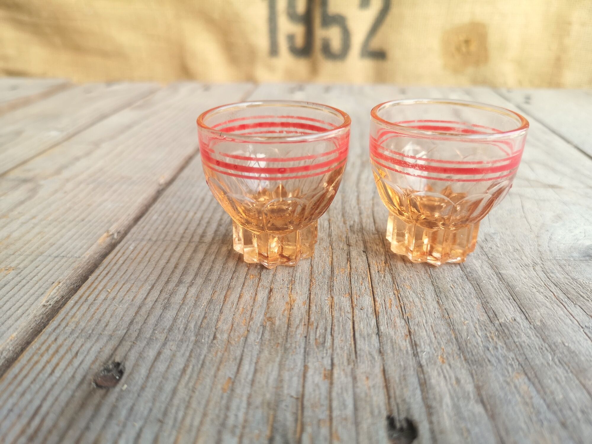 Ancient Rose Glass Plate with 4 Small Liqueur Glasses