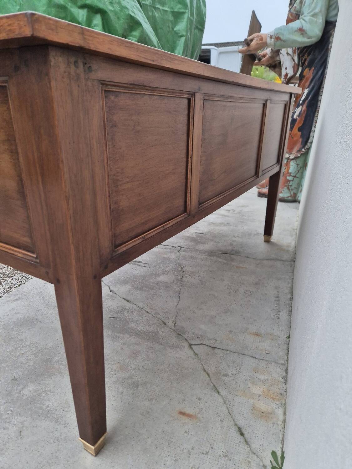 Louis XVI style minister's desk in solid walnut, 4 drawers, old manufacture