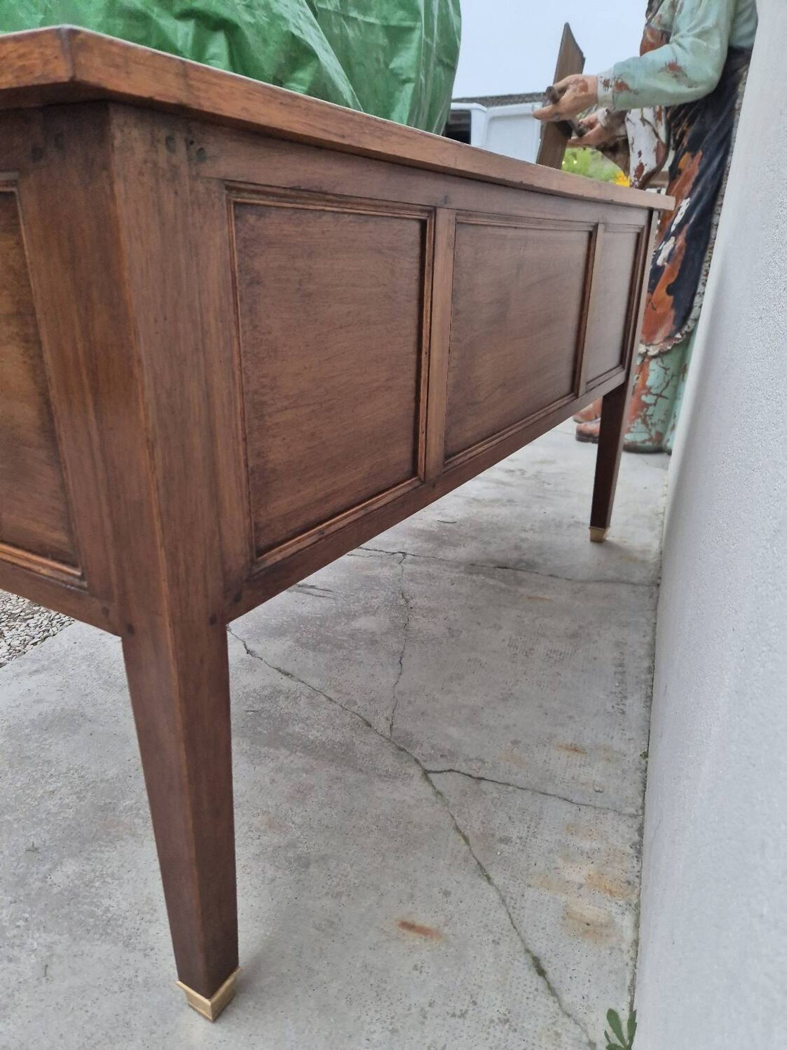 Louis XVI style minister's desk in solid walnut, 4 drawers, old manufacture