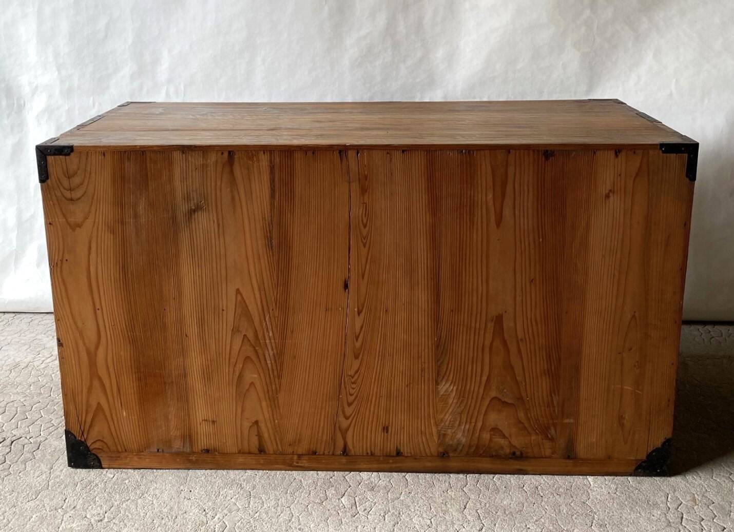 Japanese chest of drawers (tansu)