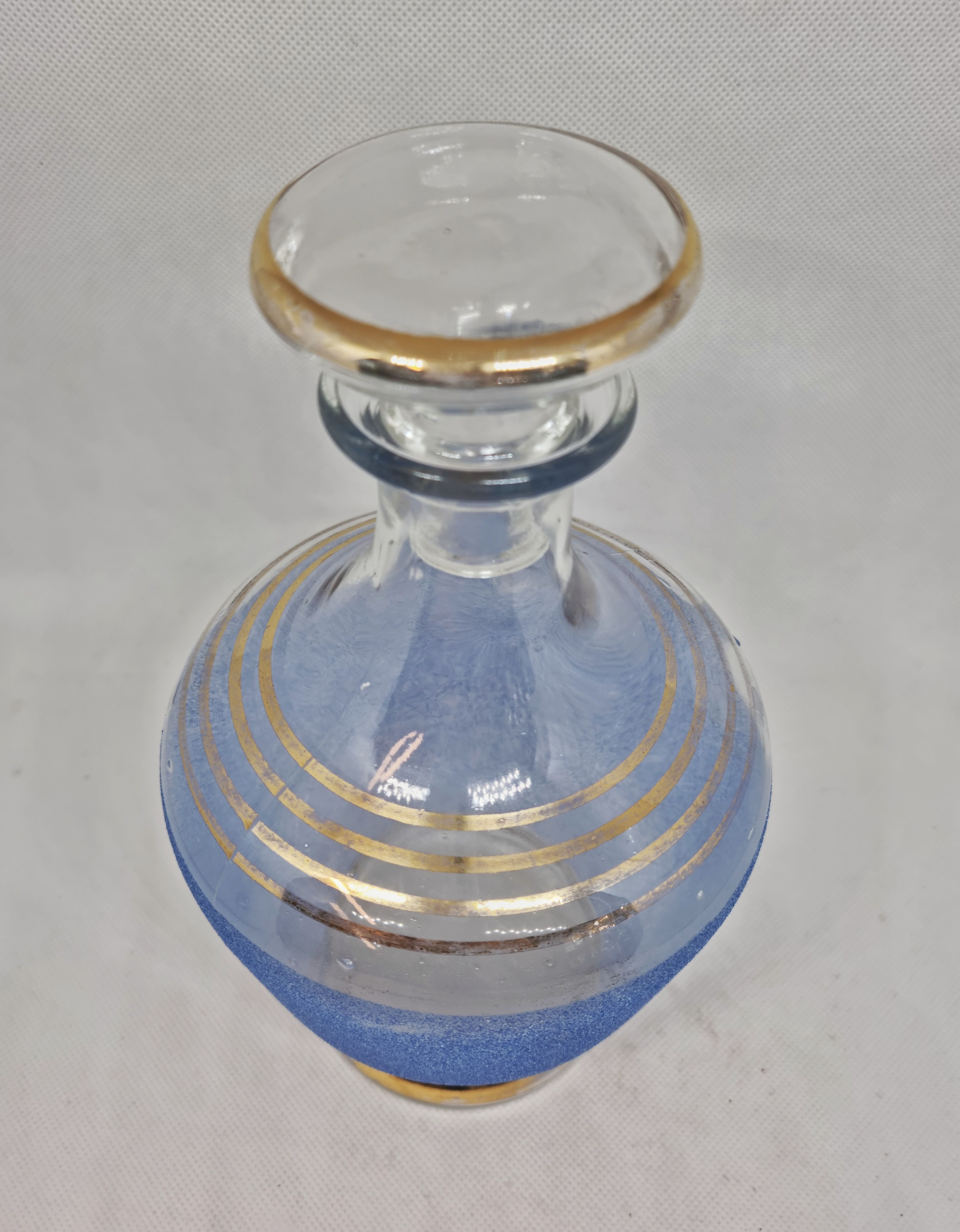 Carafe in blue granite glass