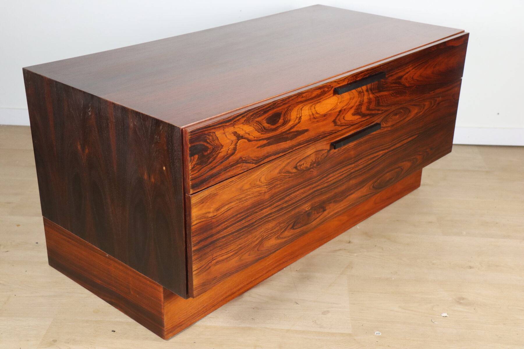 Low Scandinavian sideboard in rosewood – Ib Kofod Larsen – Denmark 1960